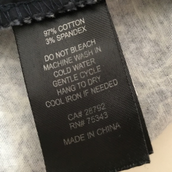 Adrienne Vittadini blue and white paisley print cotton stretch shorts - Picture 9 of 9